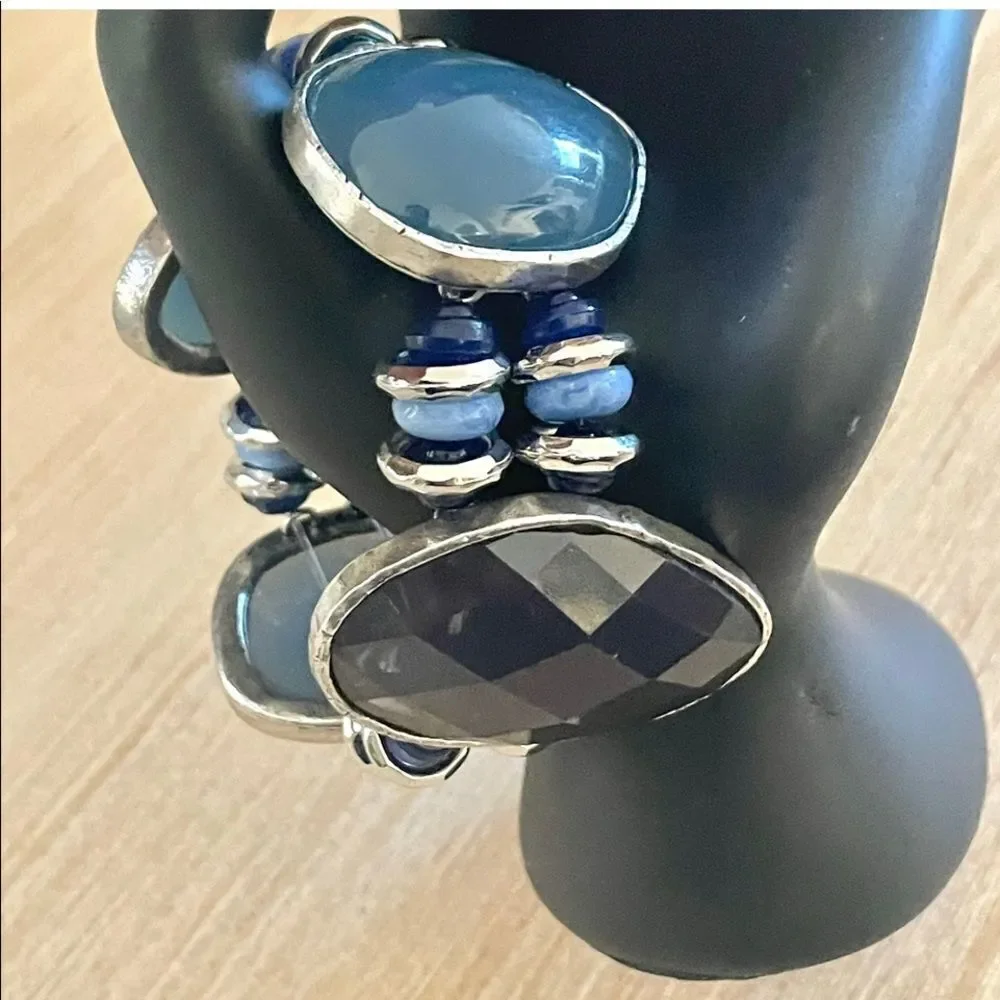 Blue beaded stretchy bracelet
